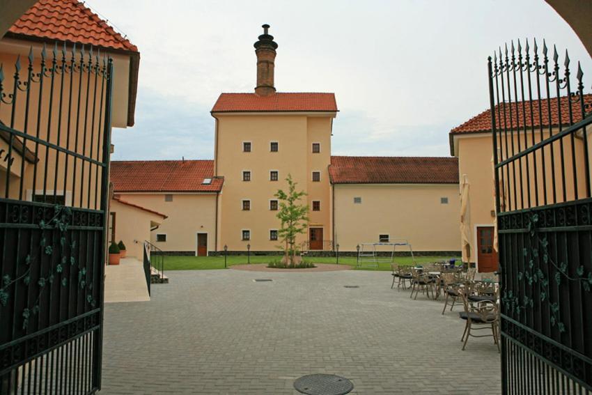 Chateau Krakovany المظهر الخارجي الصورة
