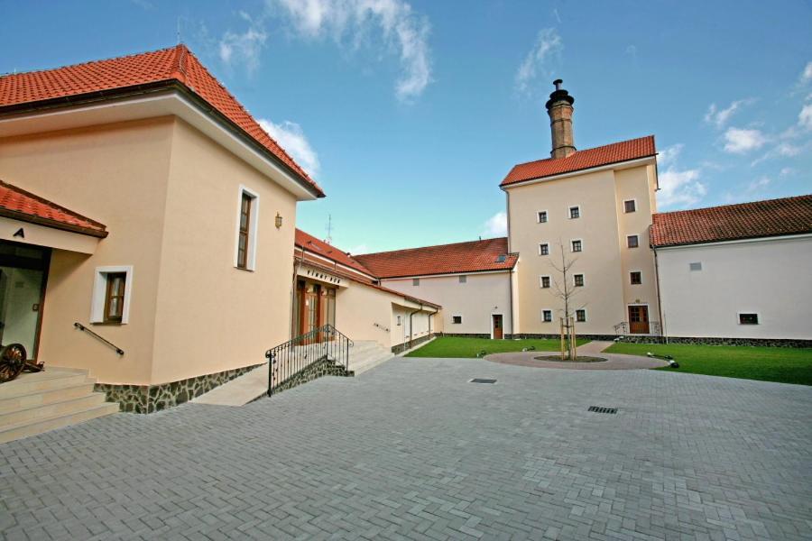 Chateau Krakovany المظهر الخارجي الصورة