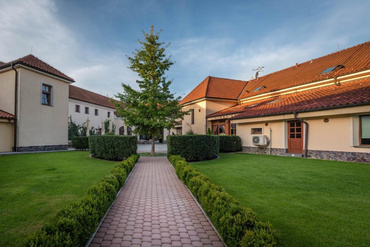 Chateau Krakovany المظهر الخارجي الصورة